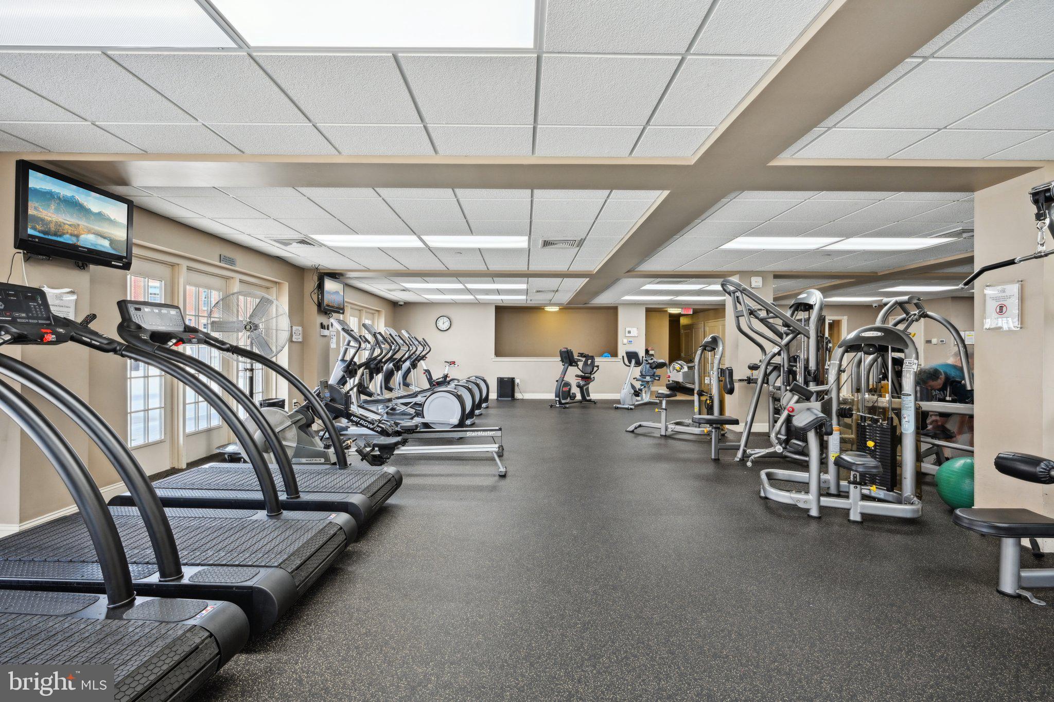 NAVAL SQUARE - Residential