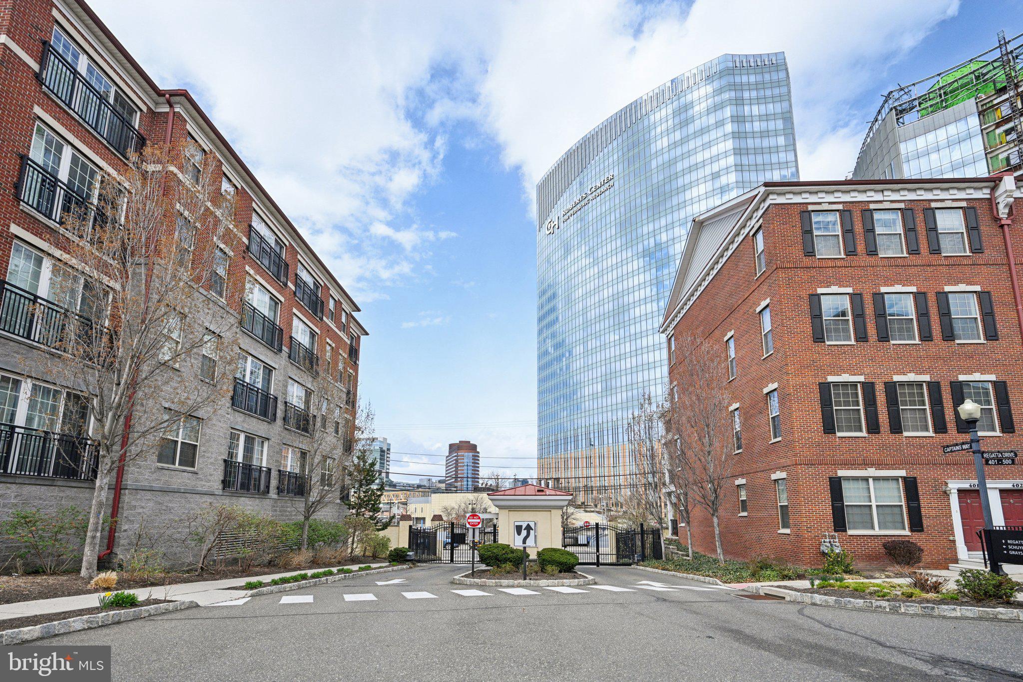 NAVAL SQUARE - Residential