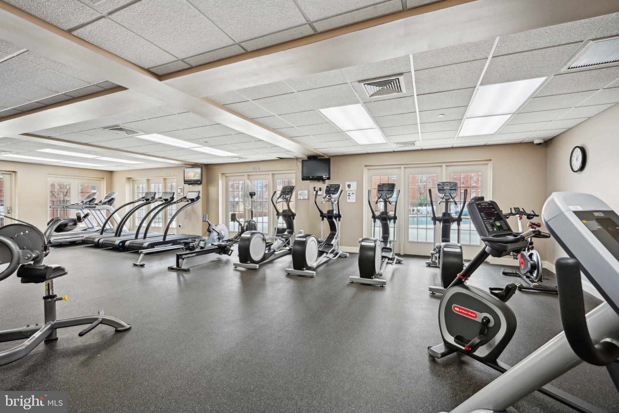 NAVAL SQUARE - Residential