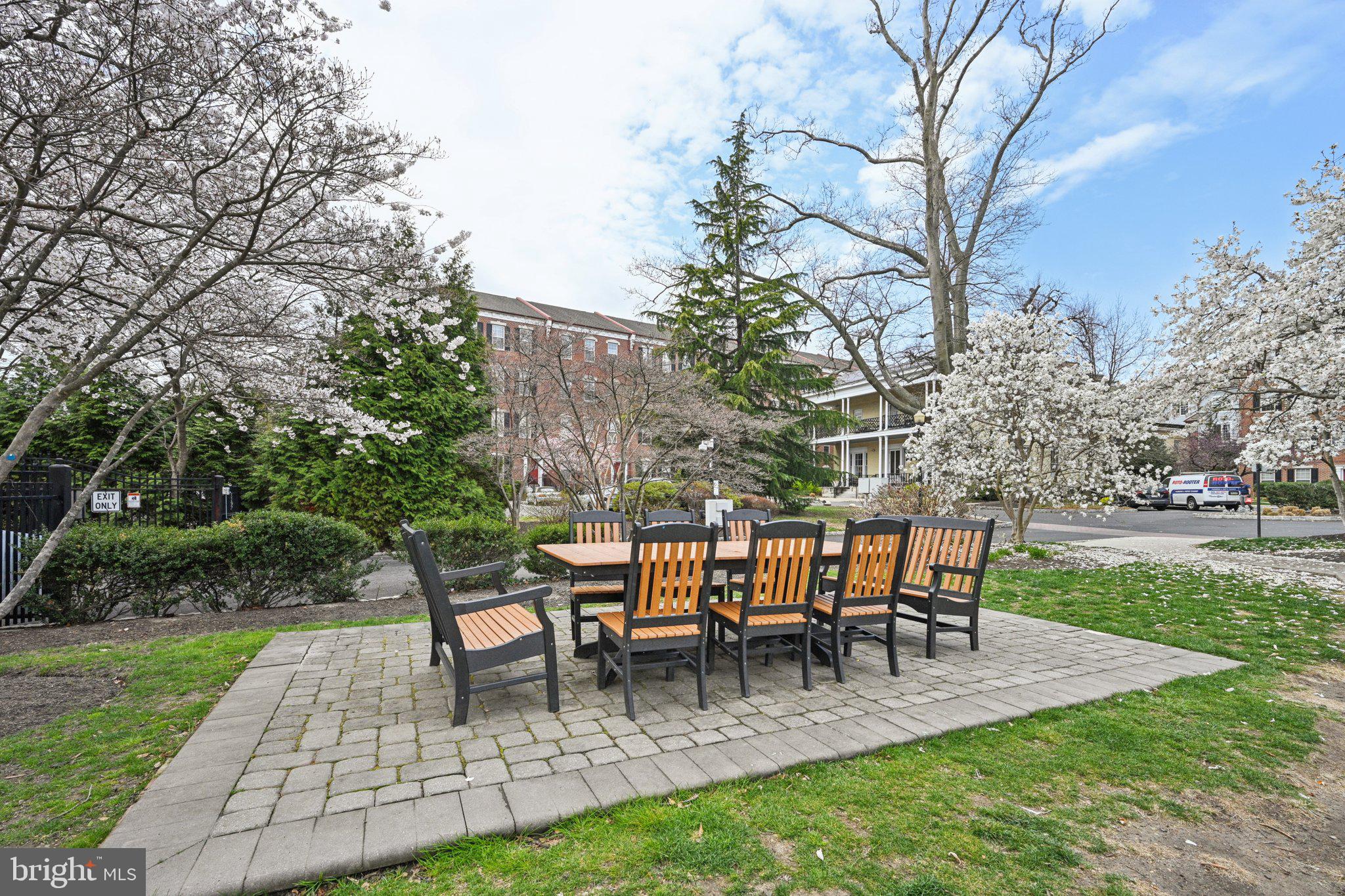 NAVAL SQUARE - Residential