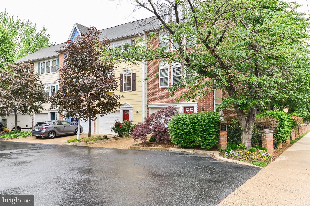 LAND OF HERBERT - Residential Lease