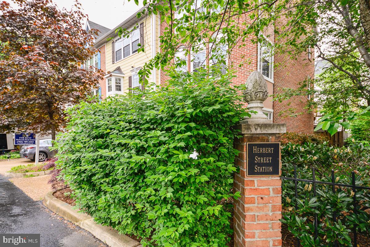 LAND OF HERBERT - Residential Lease