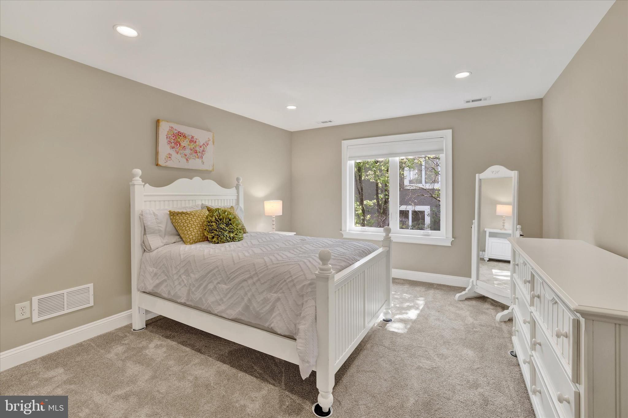 THE ESTATES AT RIV - Residential