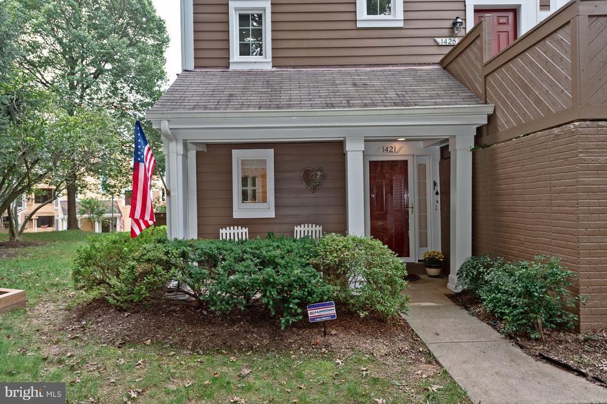 Come see a private 1 bedroom, 1 den, and 1 bath in the woods! Large private deck overlooks mature trees and spacious open back area. Ground level access with no steps leads you to an open concept with a living room/dinning room combo with a large den which can be used for an office. Master bedroom overlooks the woods with walk-in closet and oversized master bathroom! 2 HOUR SHOWING NOTICE PLEASE.