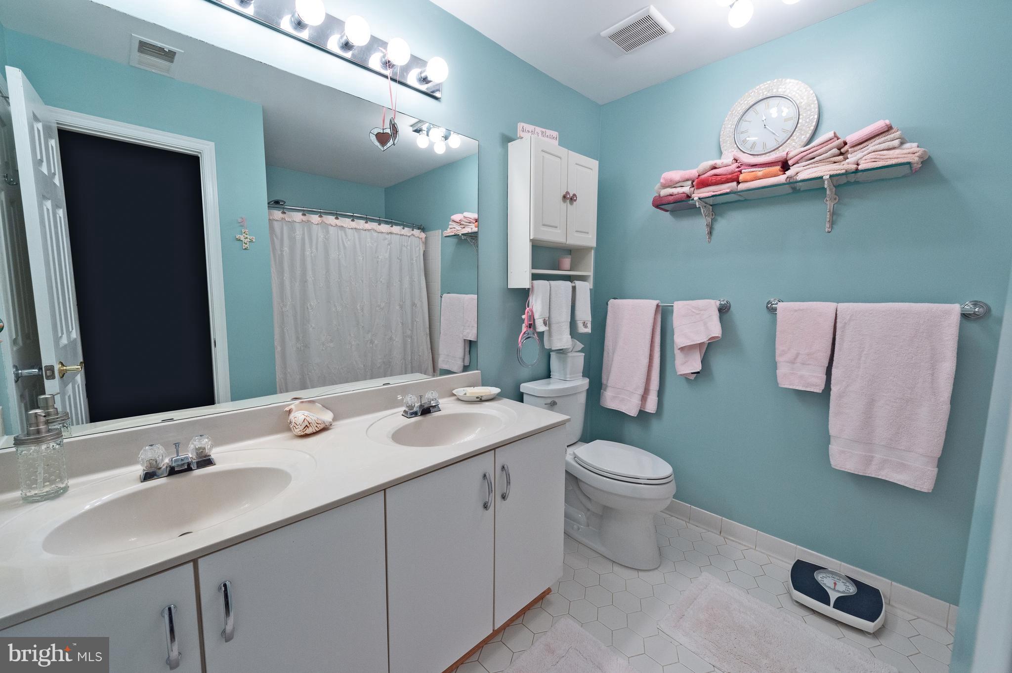 HAMPTON POINTE - Residential