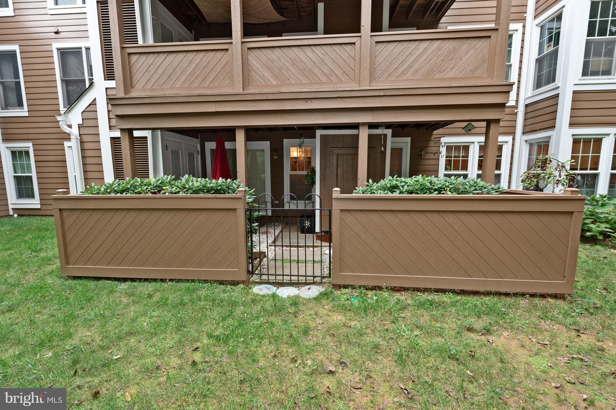 HAMPTON POINTE - Residential