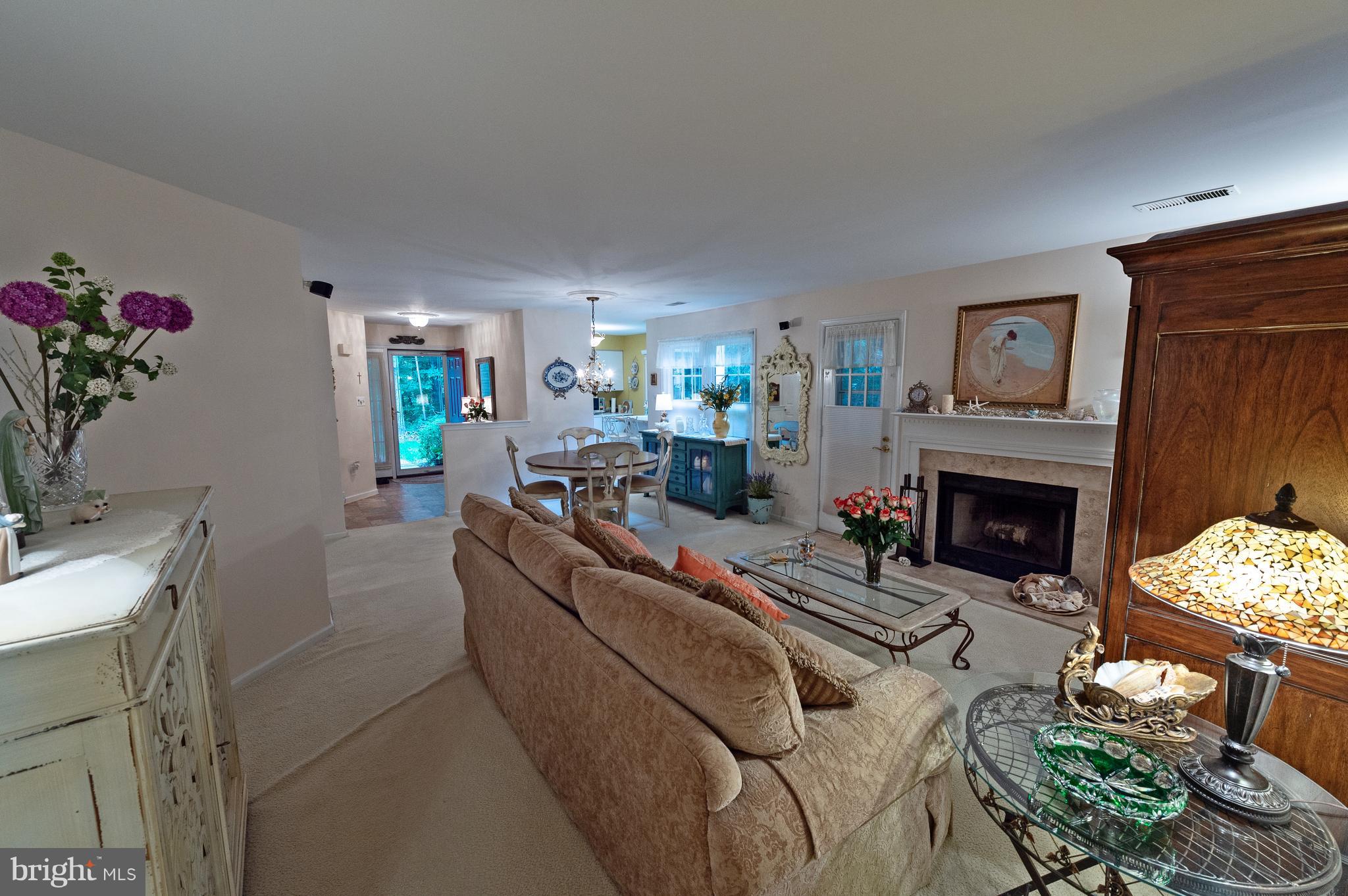 HAMPTON POINTE - Residential