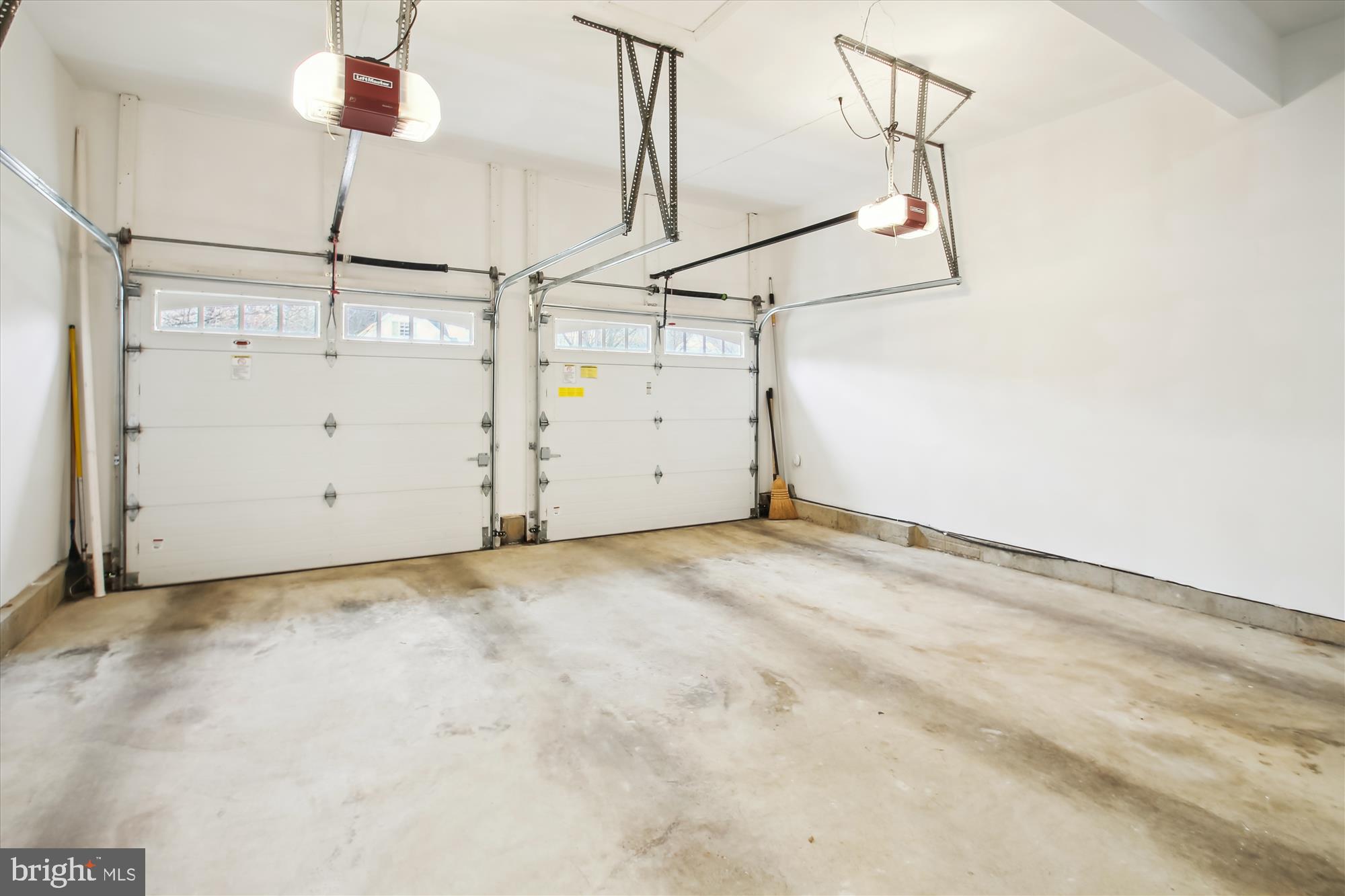 VILLAGE OF RIVER HILL - Residential