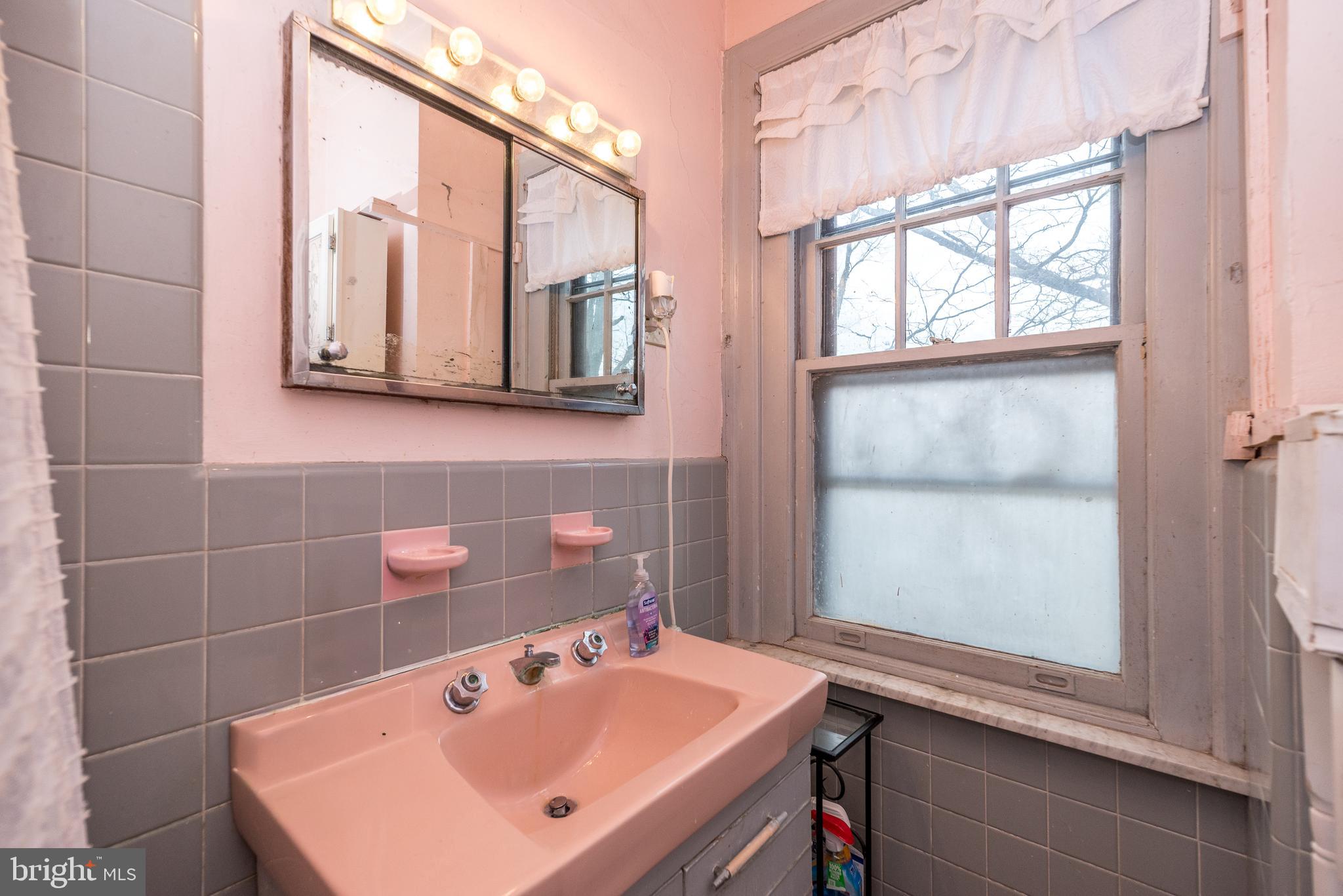 JENKINTOWN - Residential