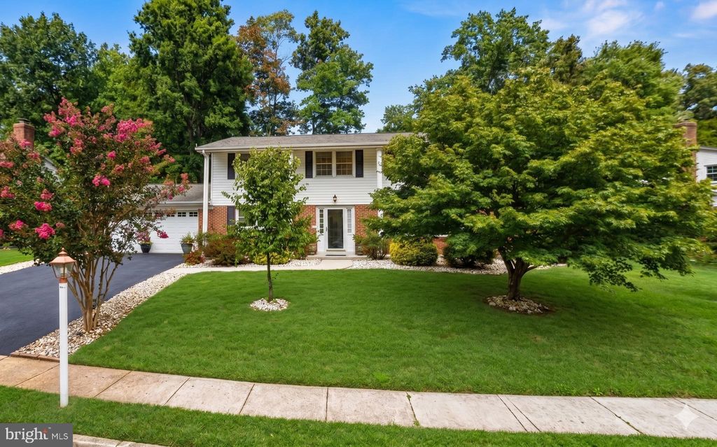 Photo of 7168 Game Lord Drive, SPRINGFIELD, VA 22153 (MLS # VAFX2309440)