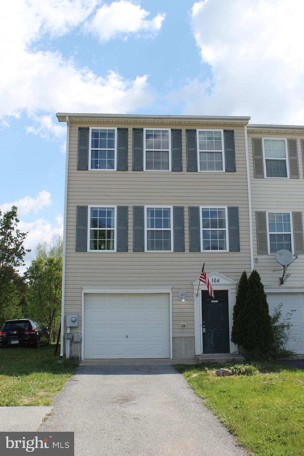 TOWNES OF TOPAZ - Residential