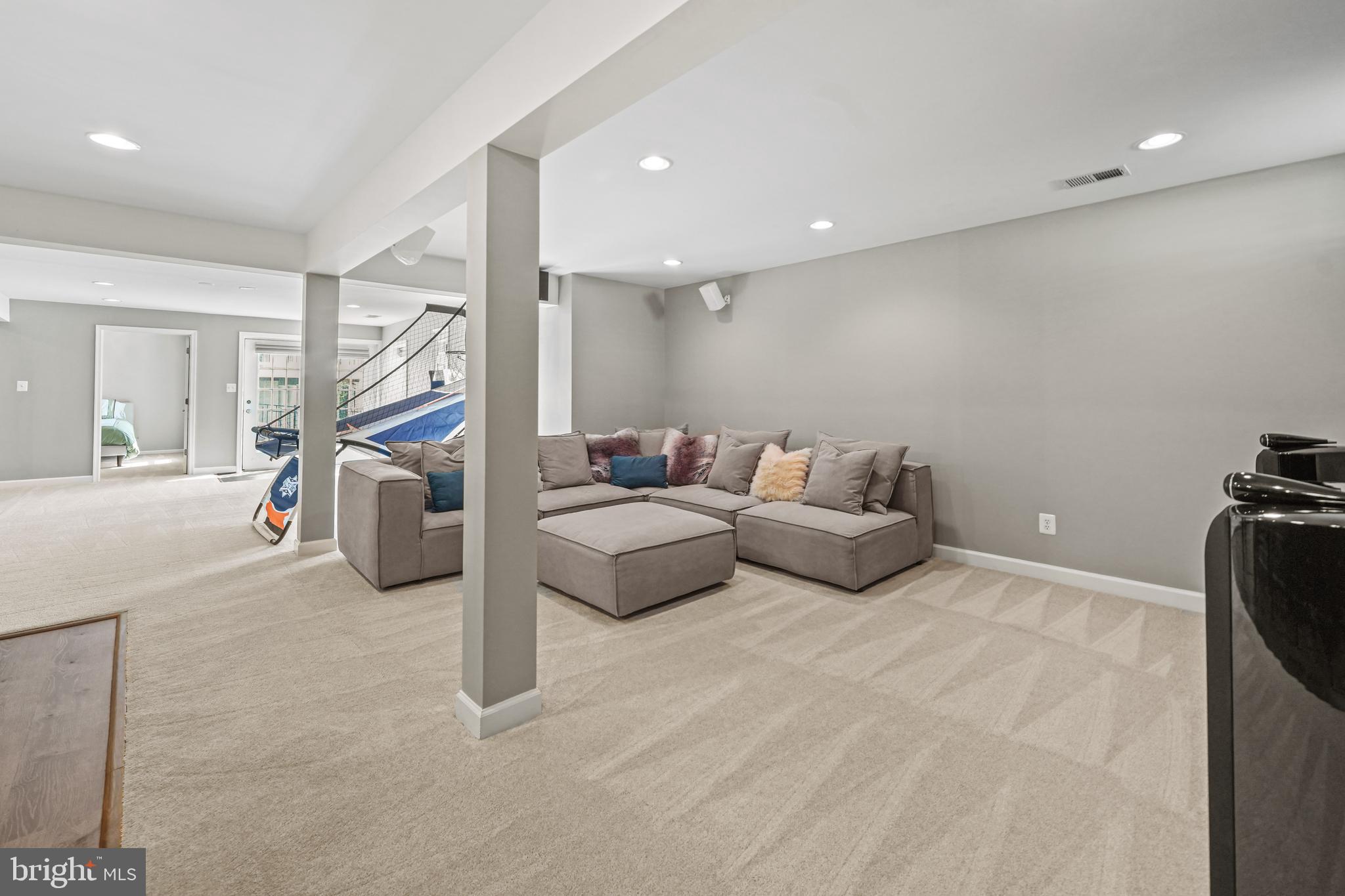 LANSDOWNE ON THE POTOMAC - Residential