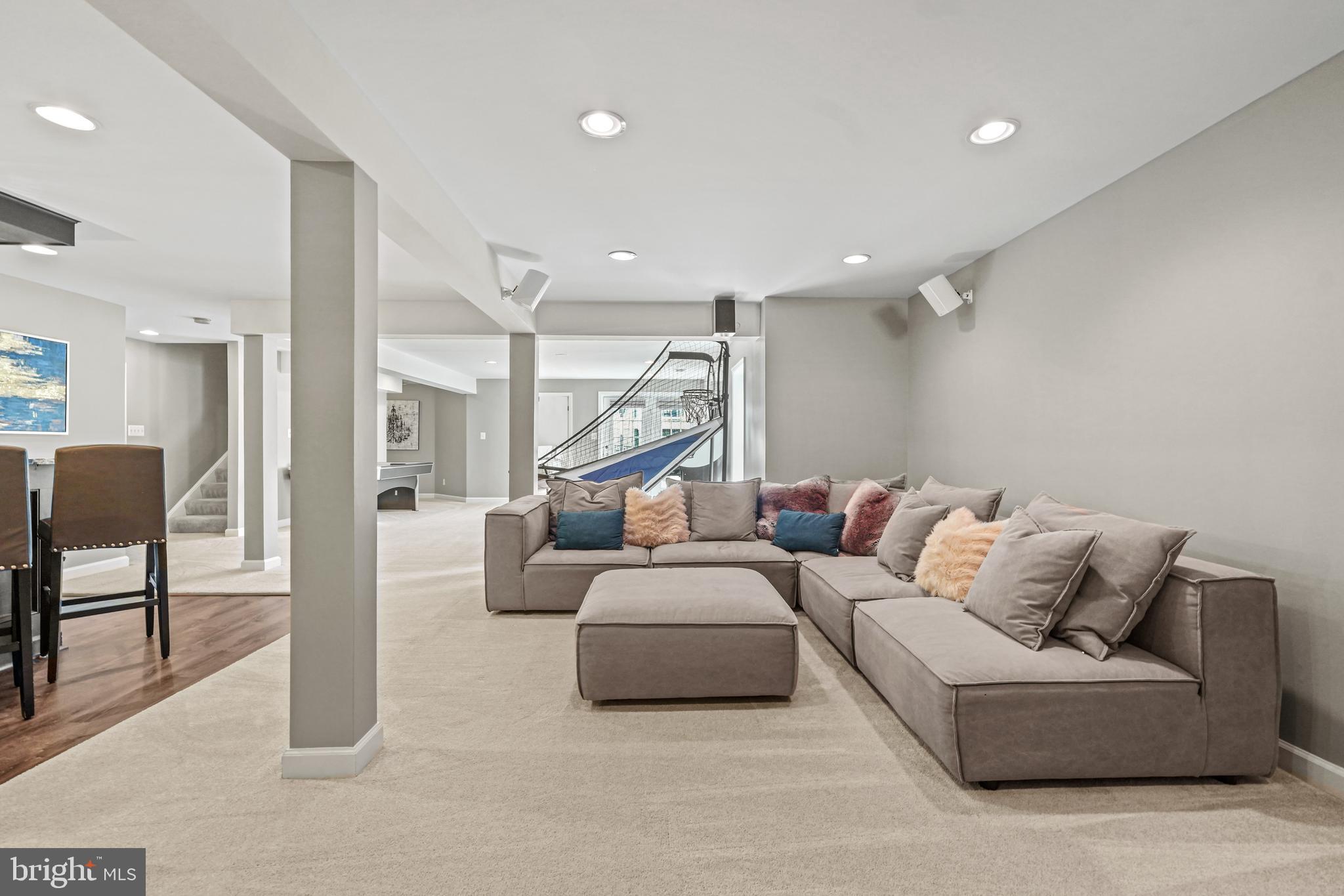 LANSDOWNE ON THE POTOMAC - Residential