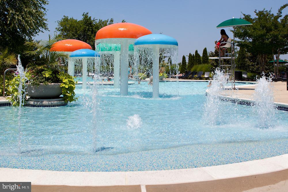 LANSDOWNE ON THE POTOMAC - Residential