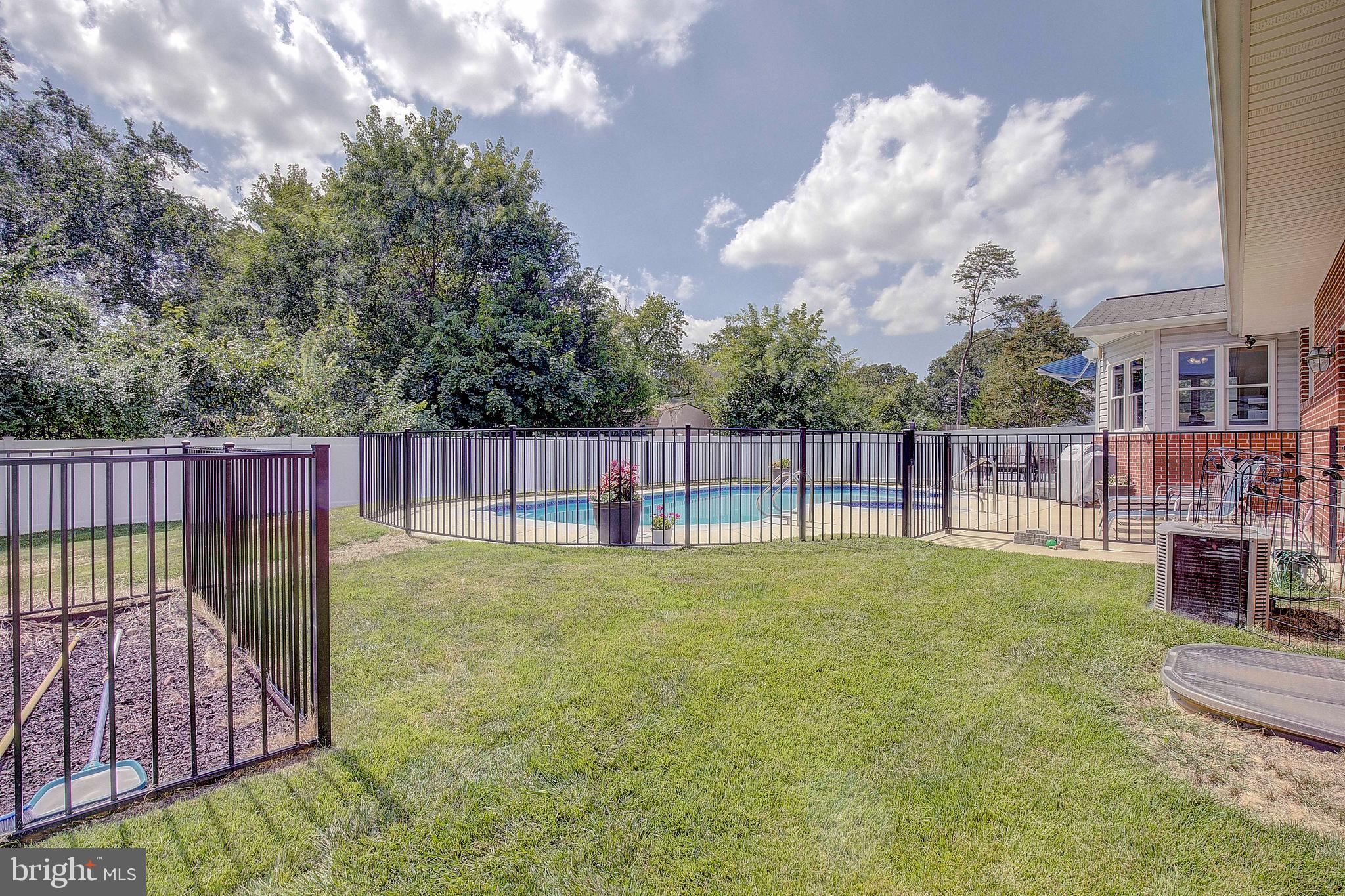 CEDARHURST - Residential