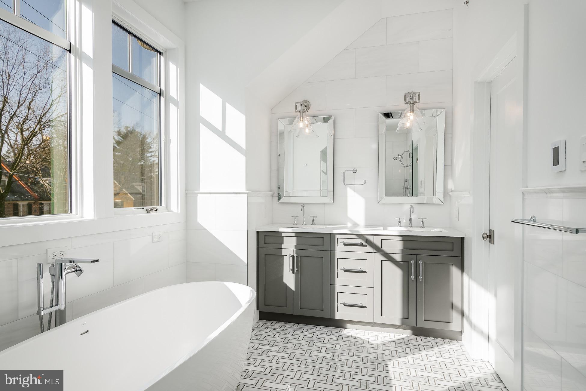 CHESTNUT HILL - Residential