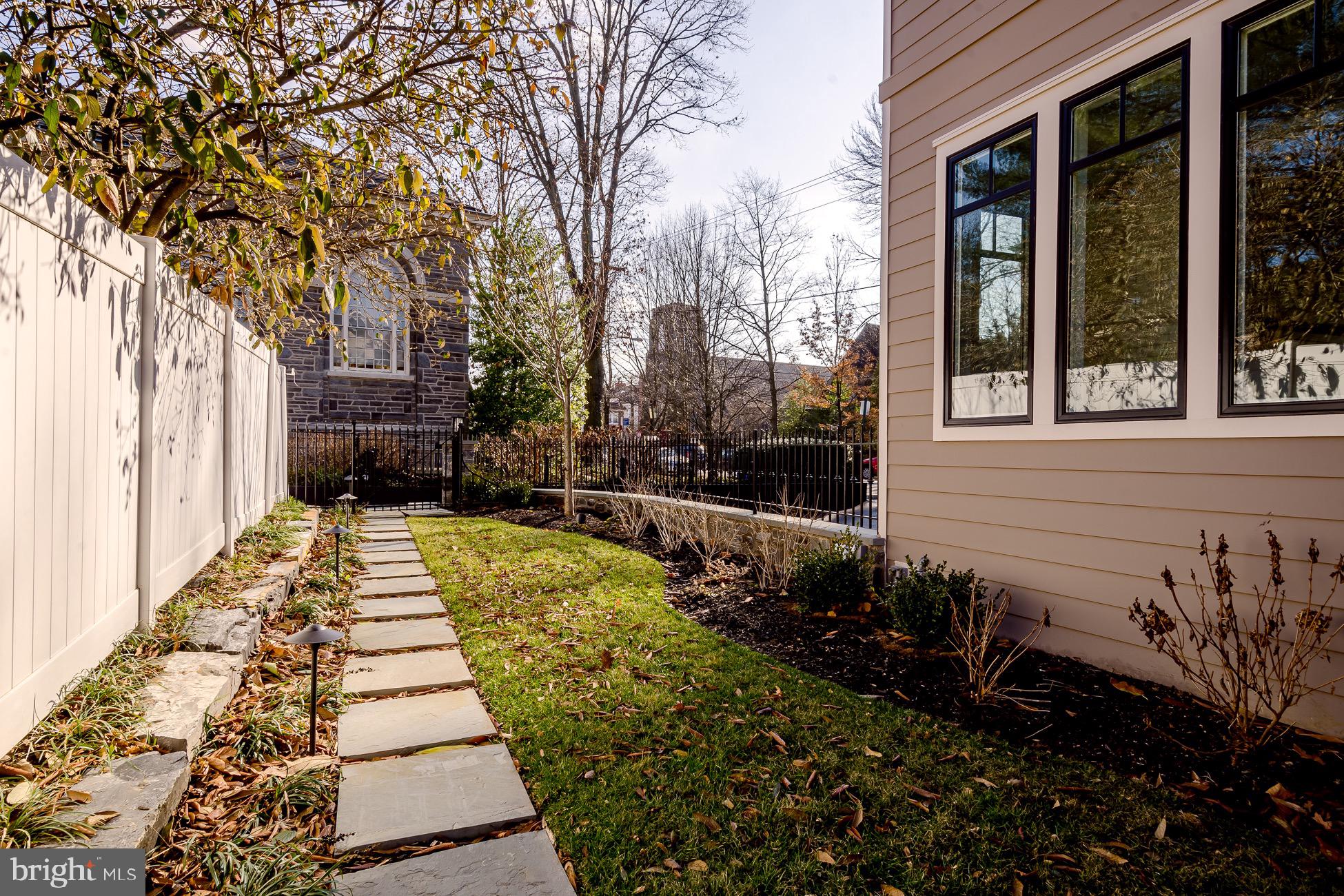 CHESTNUT HILL - Residential