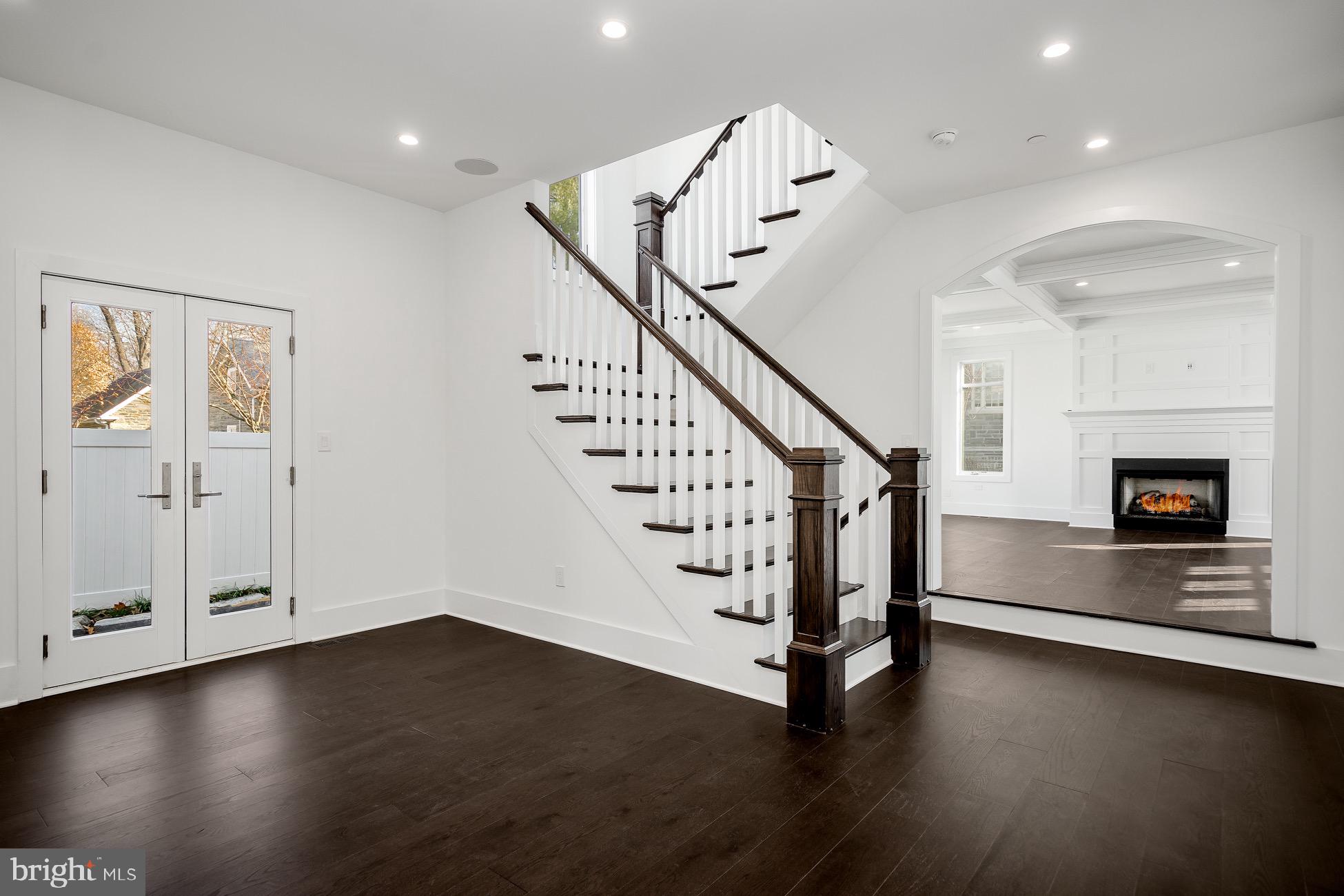 CHESTNUT HILL - Residential