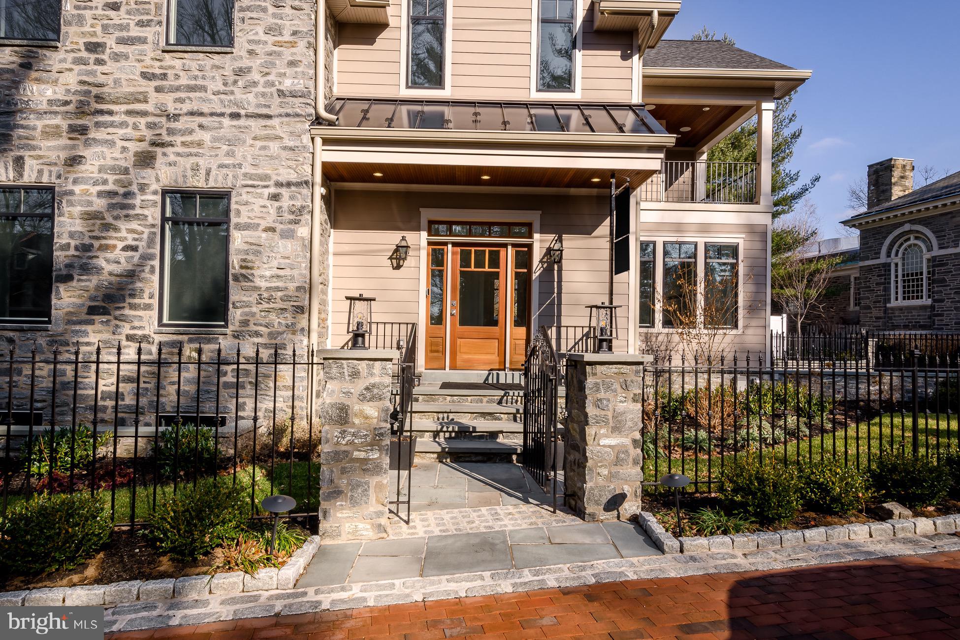 CHESTNUT HILL - Residential