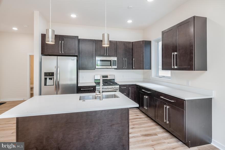 QUEEN VILLAGE - Residential Lease