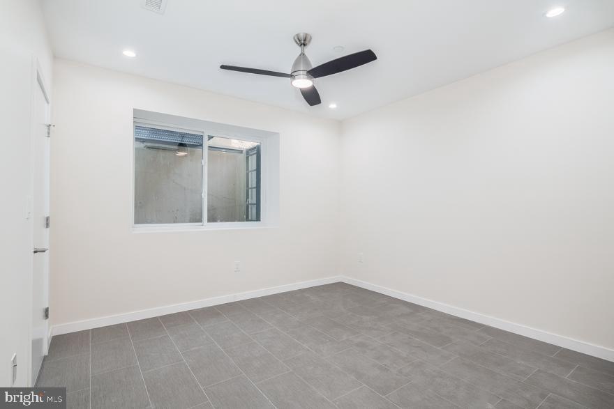 QUEEN VILLAGE - Residential Lease