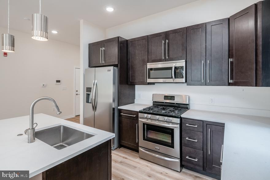 QUEEN VILLAGE - Residential Lease