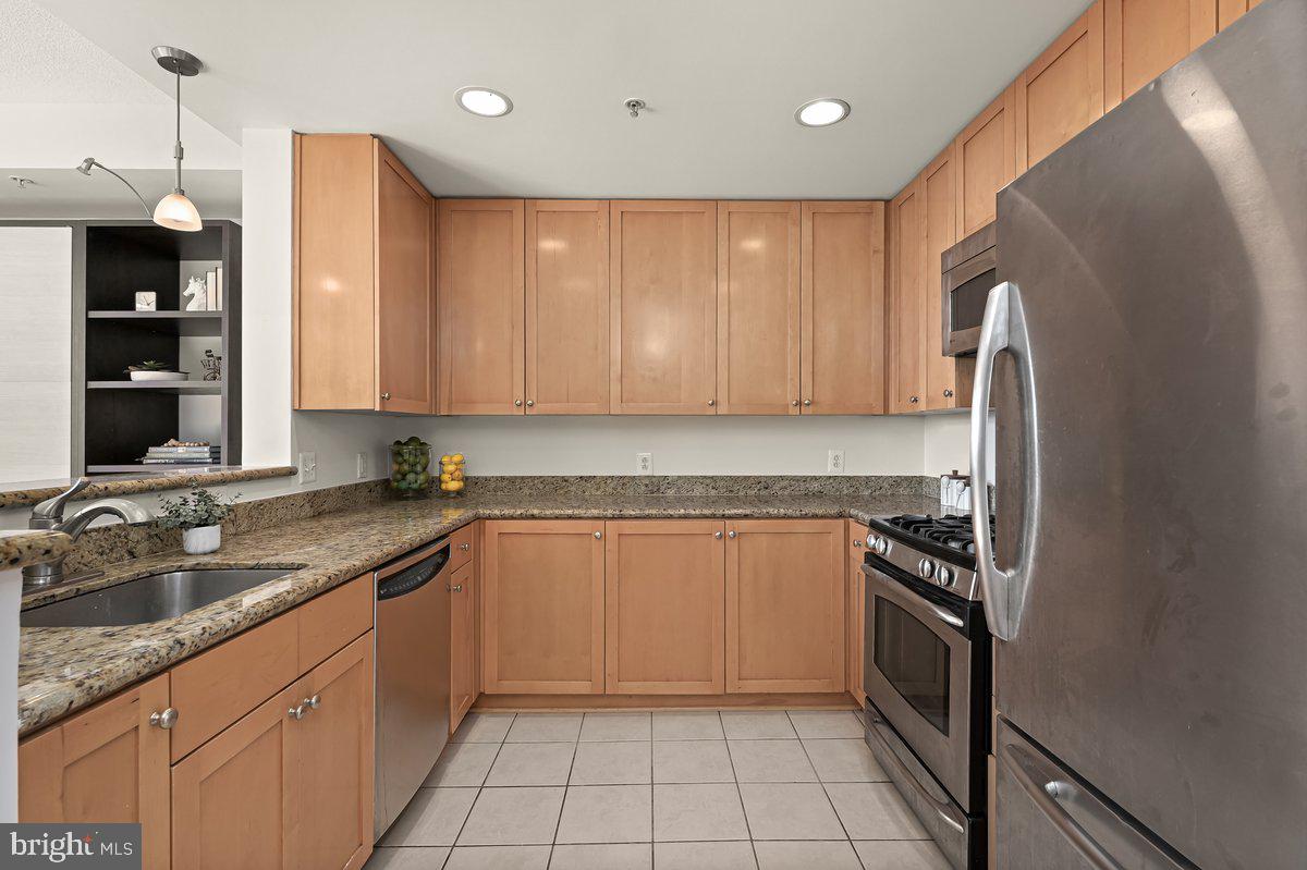 ECLIPSE ON CENTER PARK - Residential