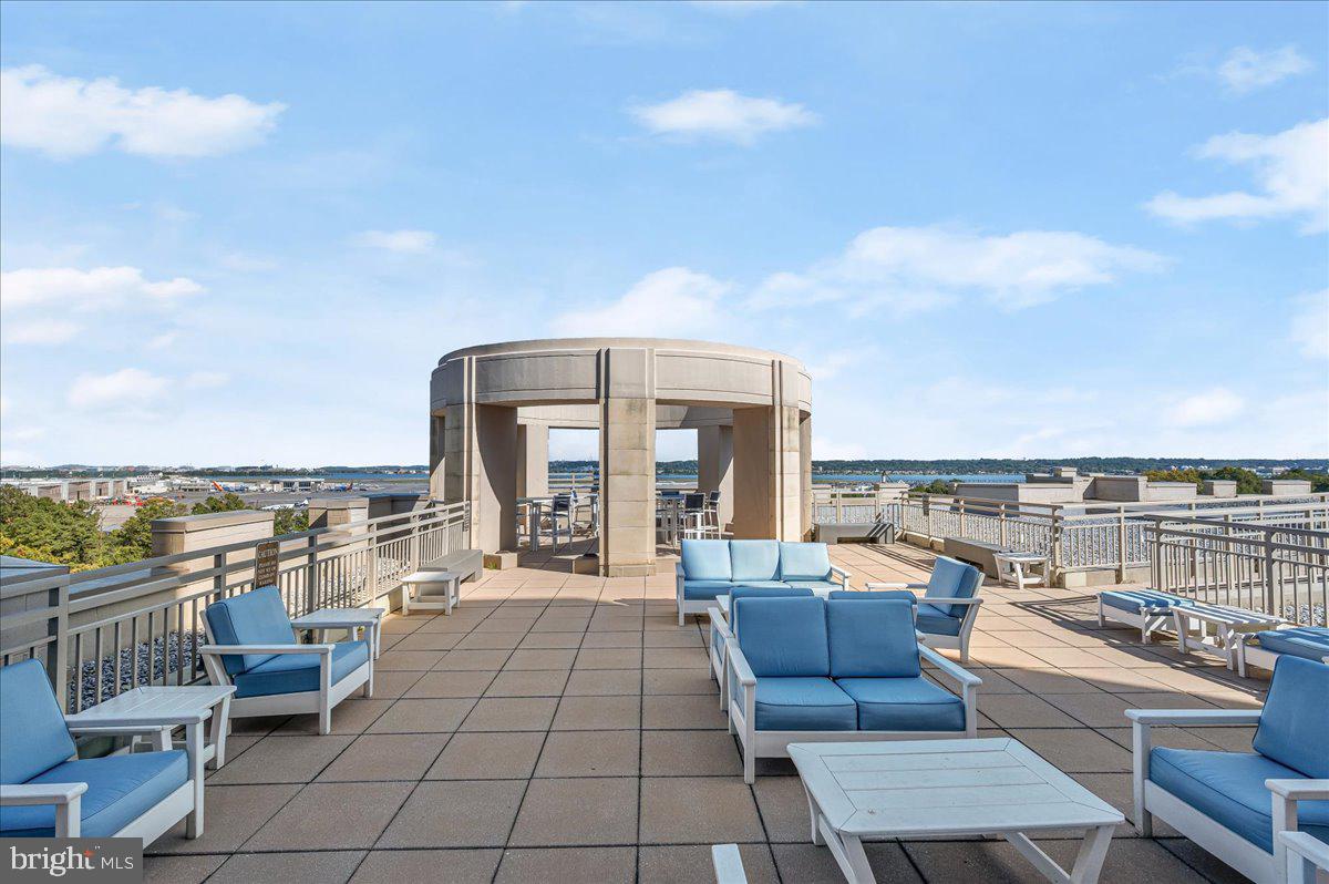 ECLIPSE ON CENTER PARK - Residential