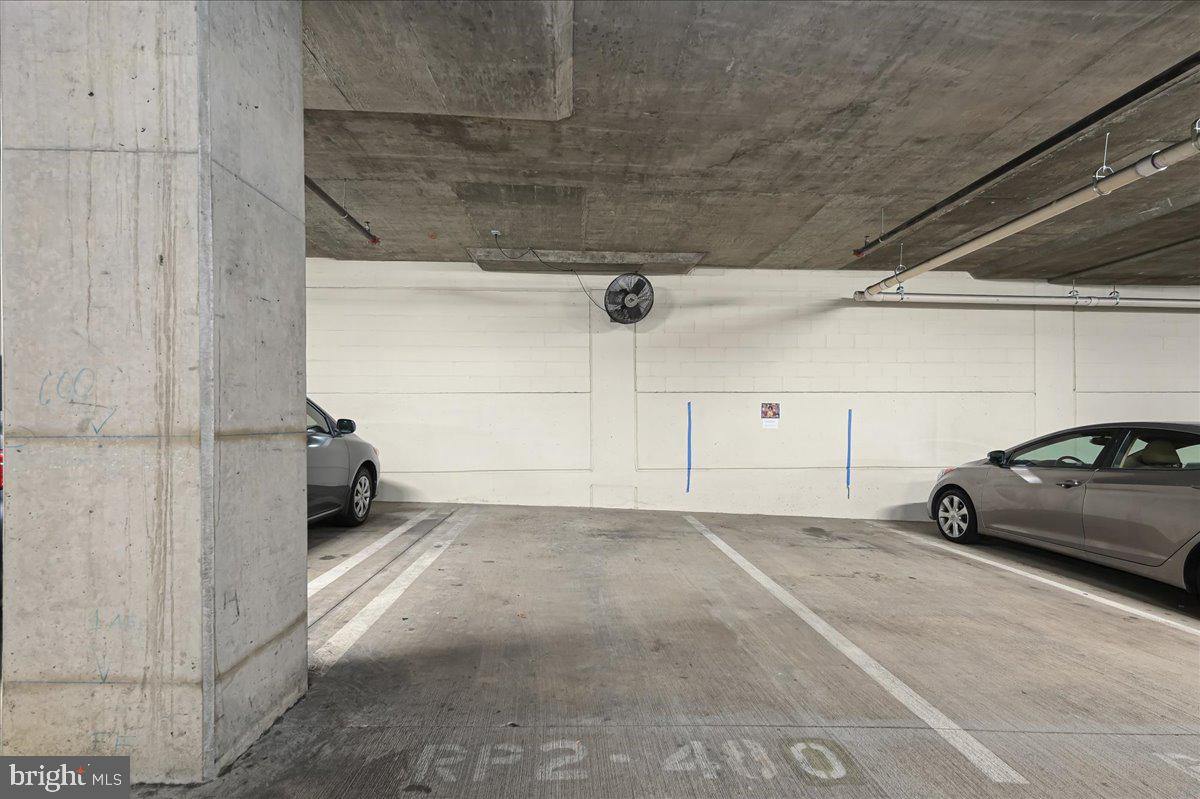 ECLIPSE ON CENTER PARK - Residential