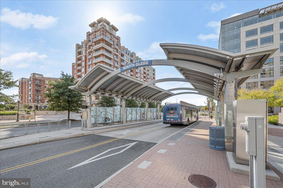 ECLIPSE ON CENTER PARK - Residential