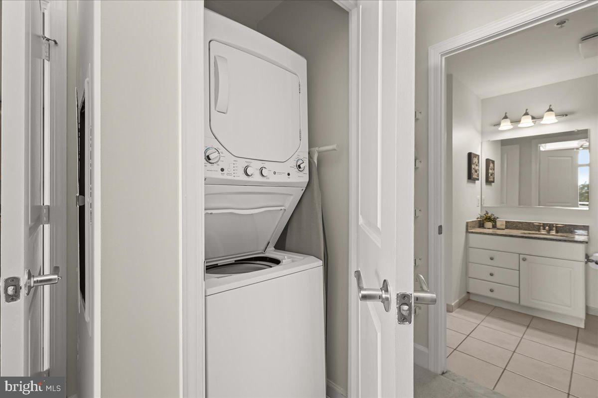 ECLIPSE ON CENTER PARK - Residential