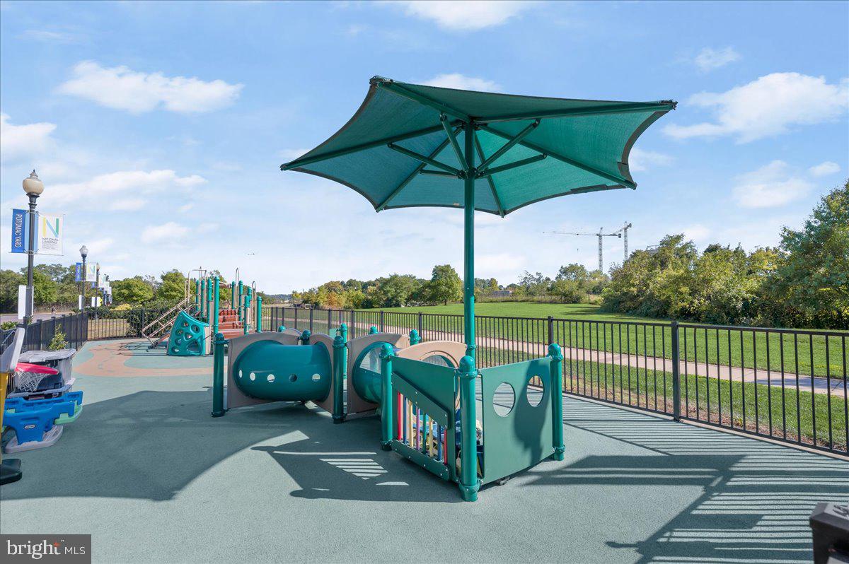 ECLIPSE ON CENTER PARK - Residential