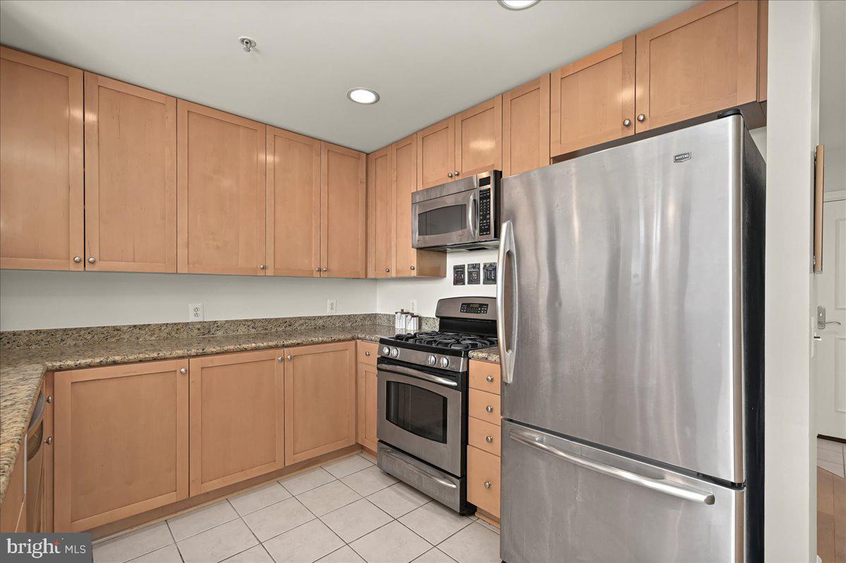 ECLIPSE ON CENTER PARK - Residential