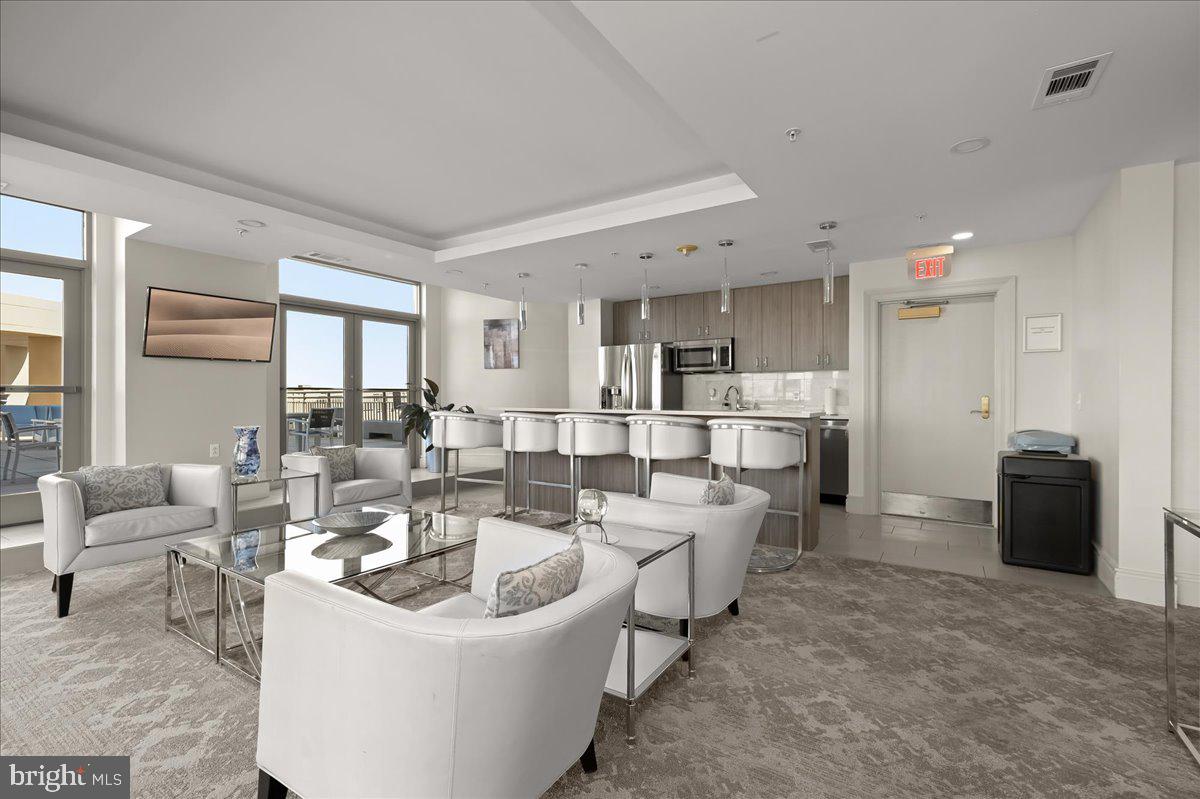 ECLIPSE ON CENTER PARK - Residential