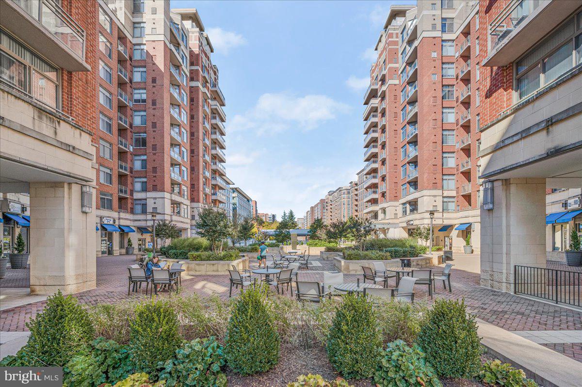 ECLIPSE ON CENTER PARK - Residential