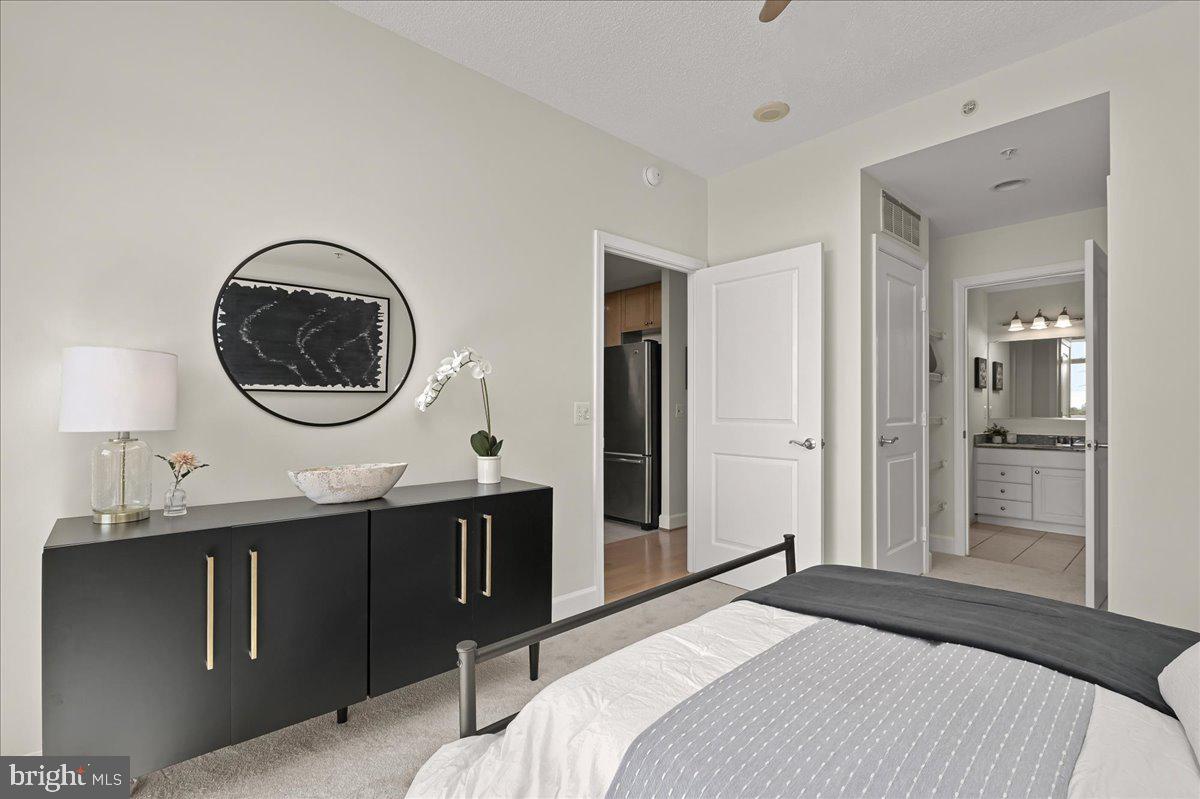 ECLIPSE ON CENTER PARK - Residential