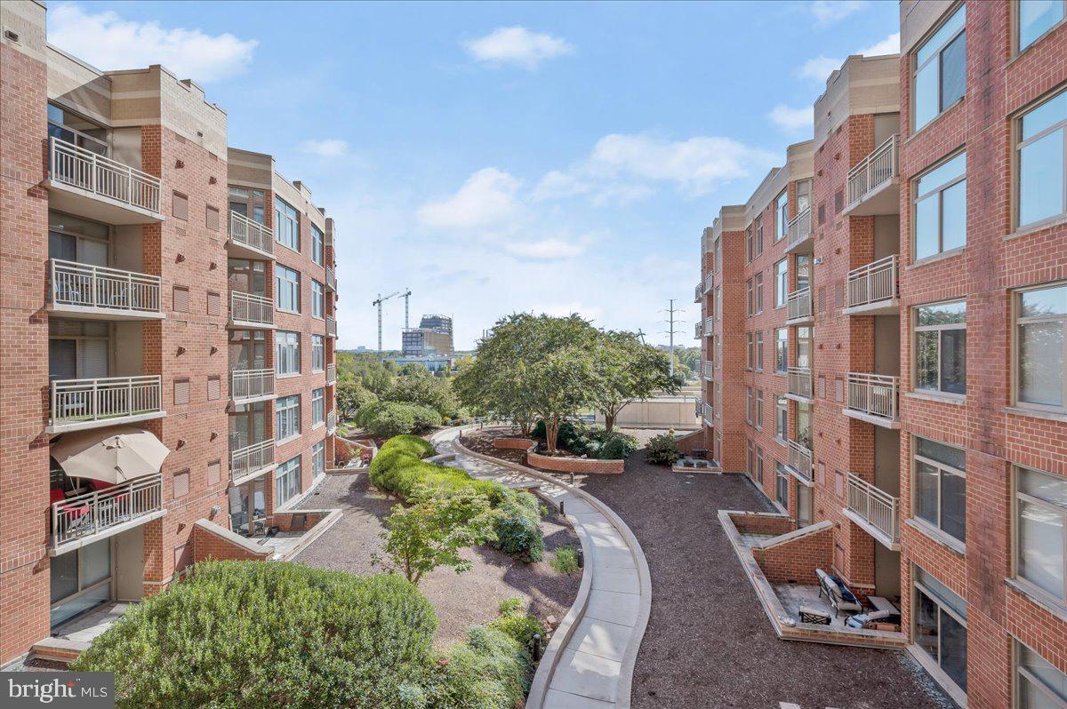 ECLIPSE ON CENTER PARK - Residential