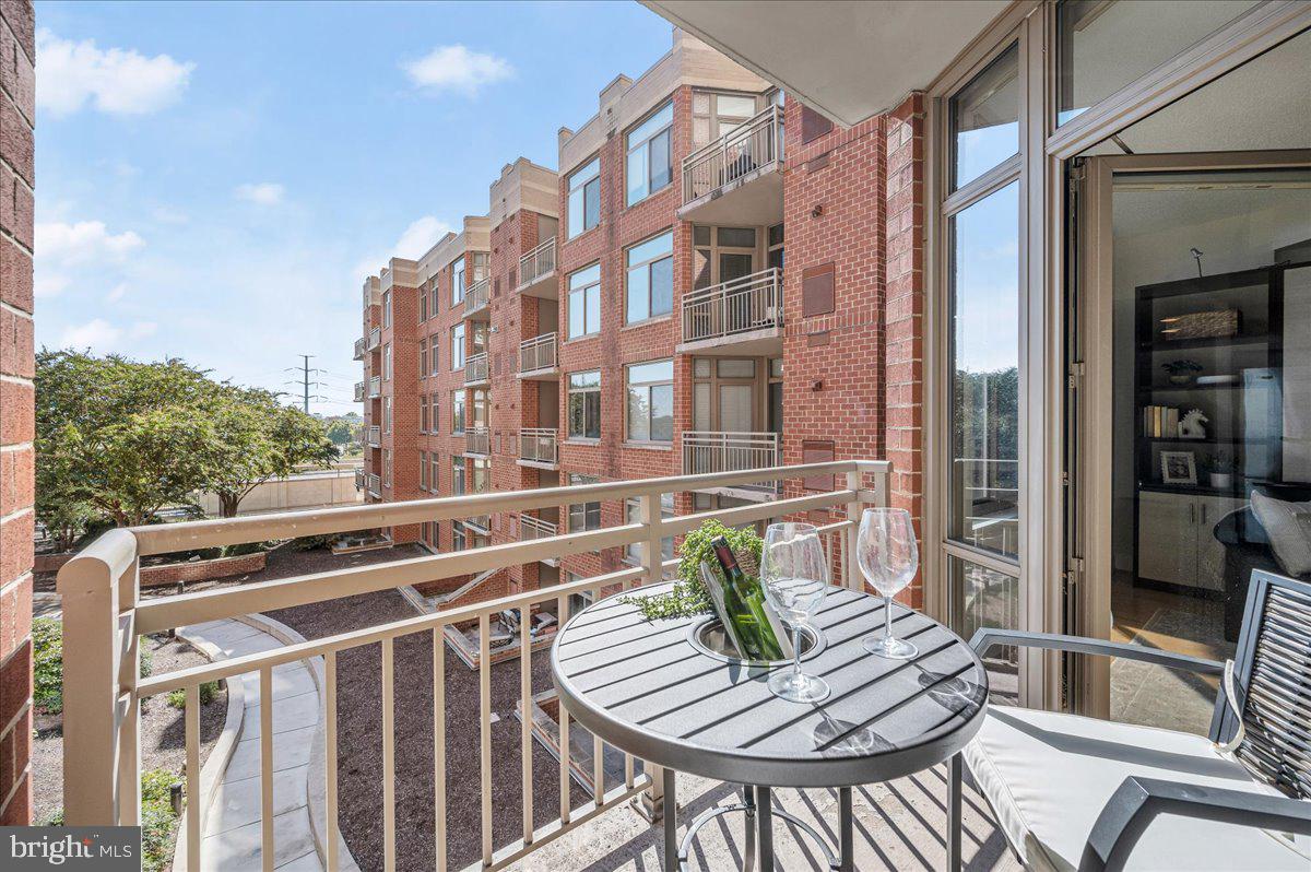 ECLIPSE ON CENTER PARK - Residential