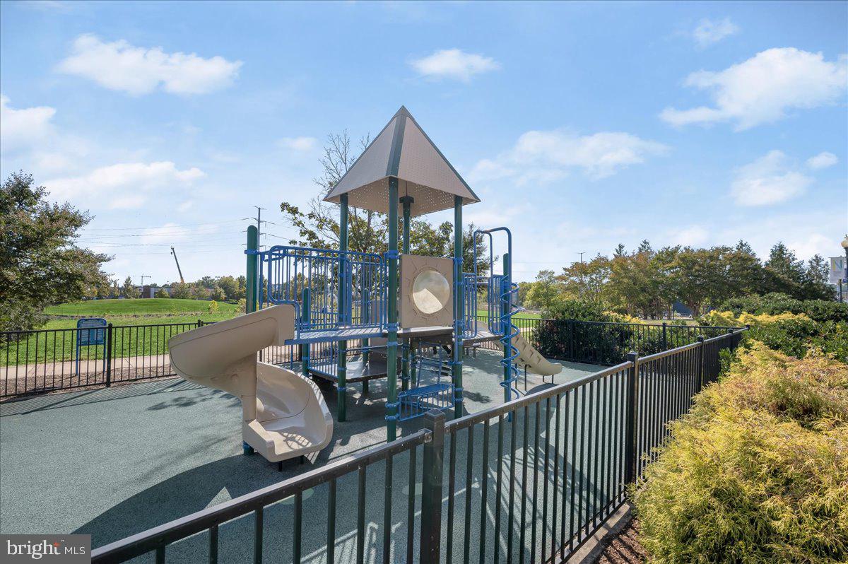 ECLIPSE ON CENTER PARK - Residential