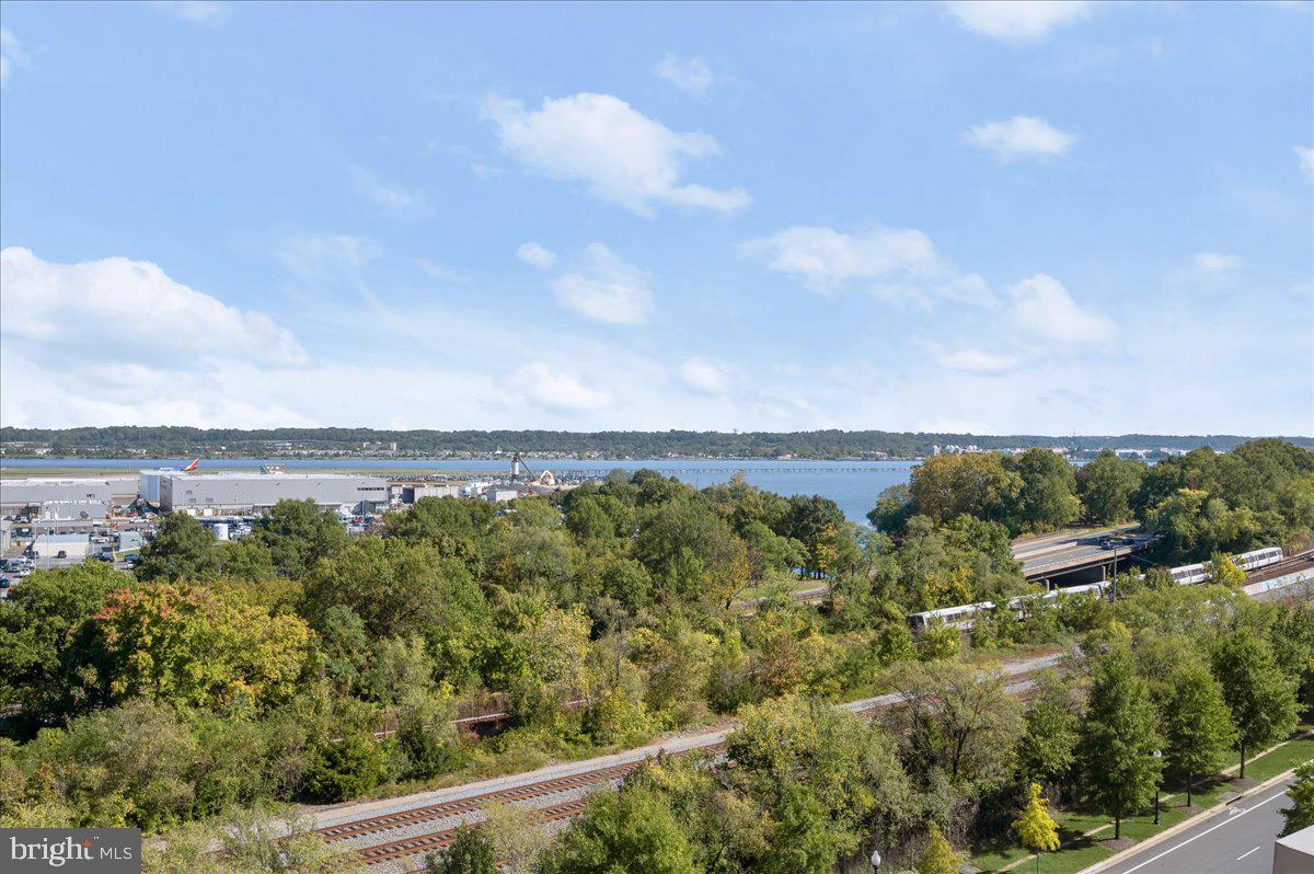 ECLIPSE ON CENTER PARK - Residential