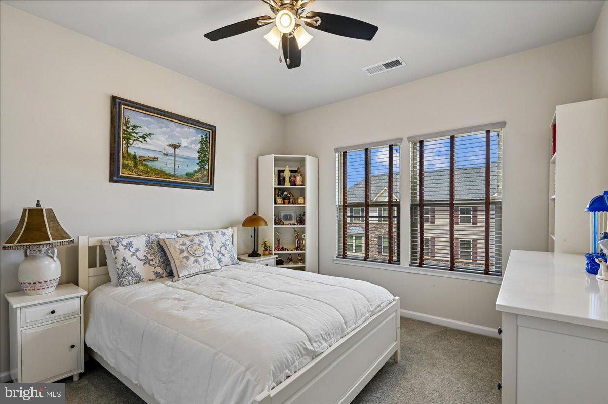 PONDVIEW - Residential
