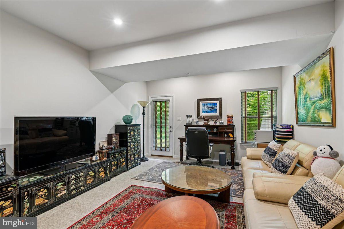 PONDVIEW - Residential