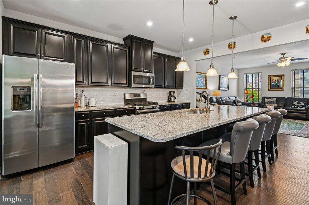 PONDVIEW - Residential