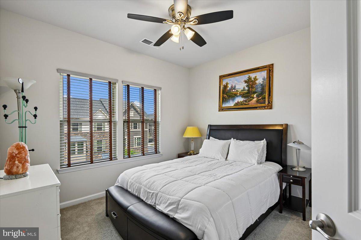 PONDVIEW - Residential