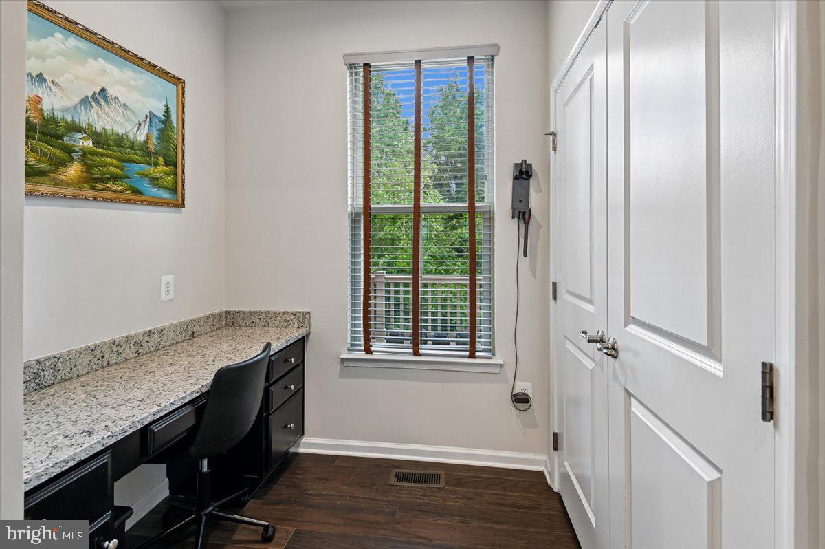 PONDVIEW - Residential