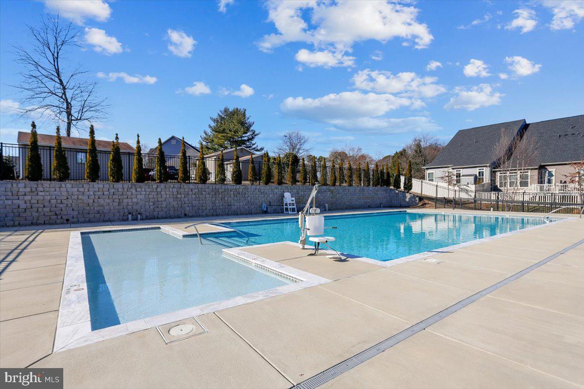 PONDVIEW - Residential