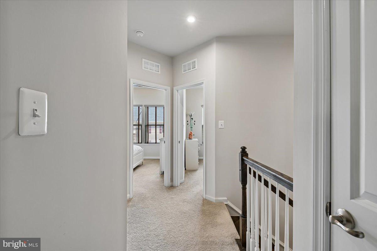 PONDVIEW - Residential
