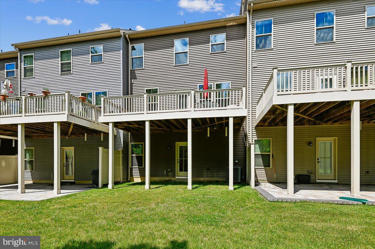 PONDVIEW - Residential