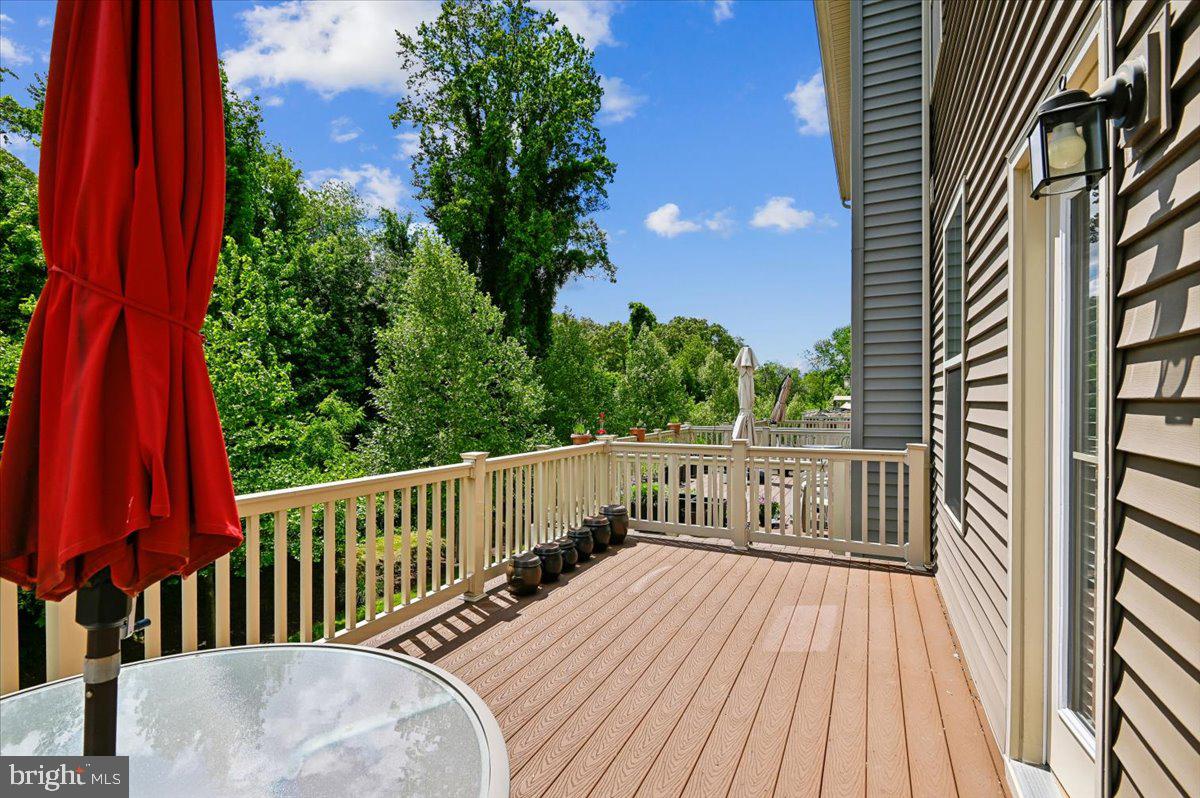 PONDVIEW - Residential