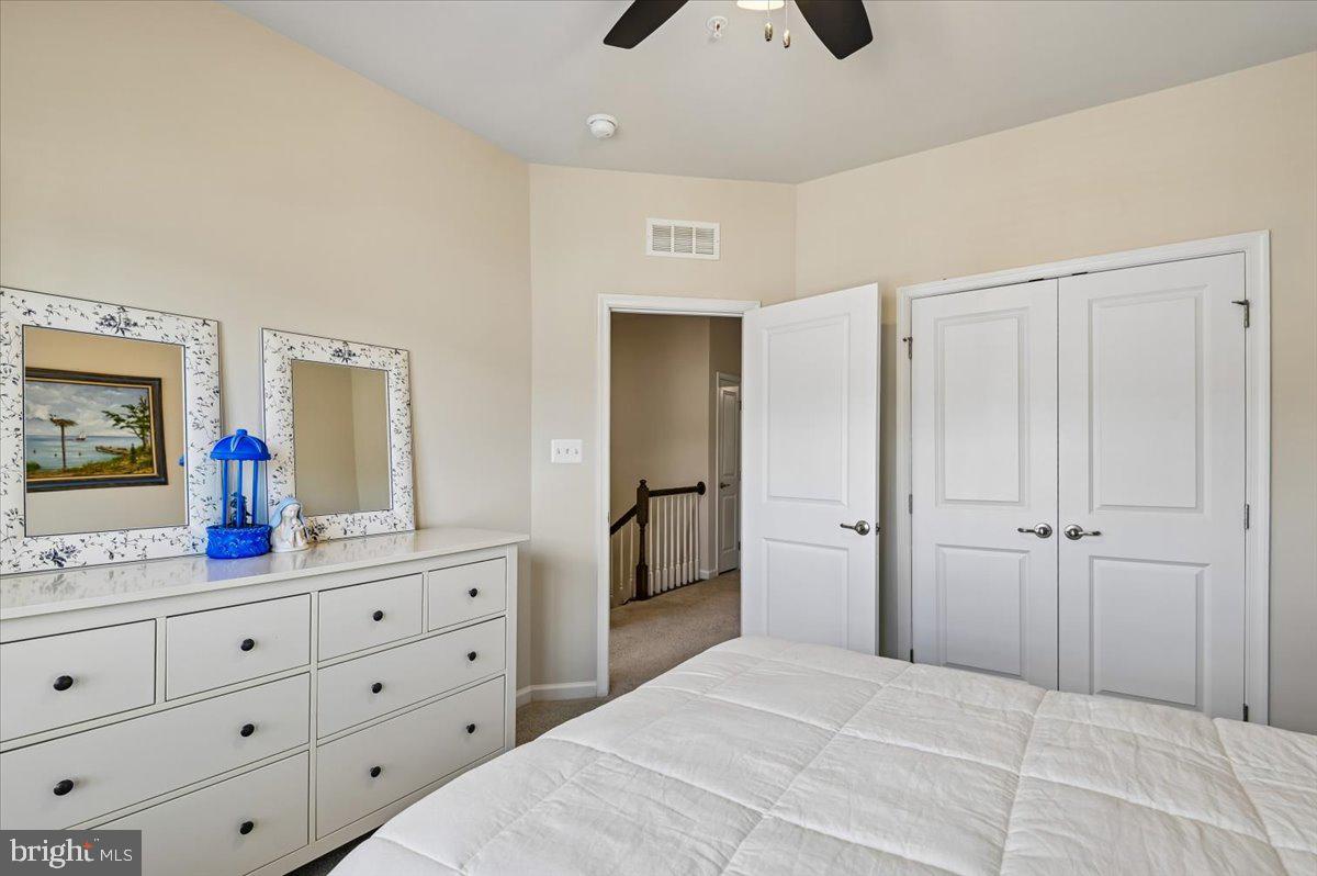 PONDVIEW - Residential